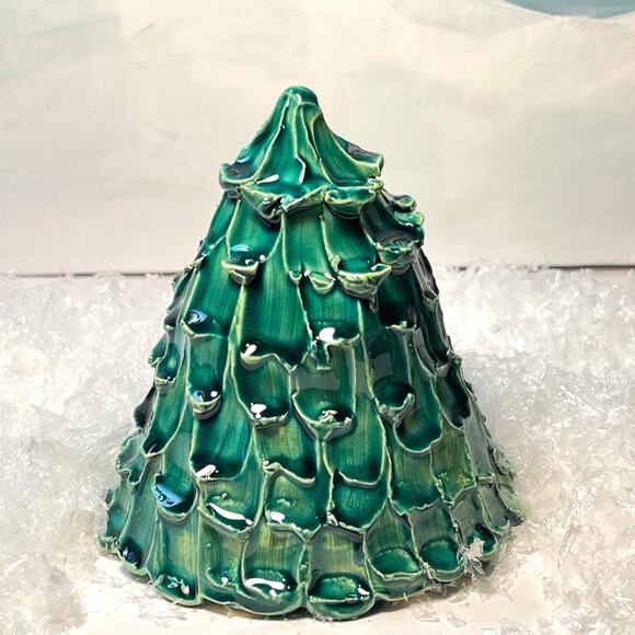 3 Ceramic Christmas Trees in Greens & White - Picture 4 of 7